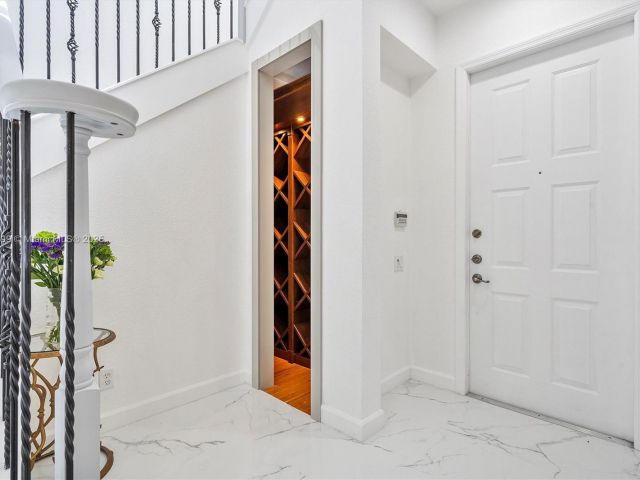 Продажа дома по адресу 1382 Harbor Vw W - фото 6156354