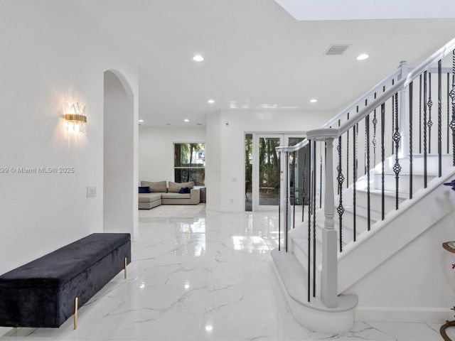 Продажа дома по адресу 1382 Harbor Vw W - фото 6156355