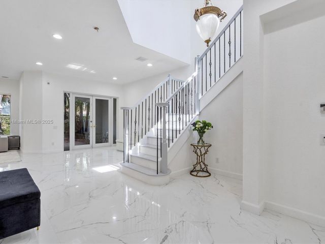 Продажа дома по адресу 1382 Harbor Vw W - фото 6156356