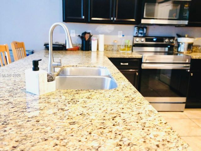 Продажа дома по адресу 2190 SE 2nd St - фото 6186897