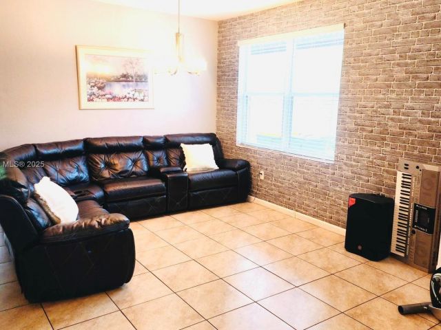 Продажа дома по адресу 2190 SE 2nd St - фото 6186902