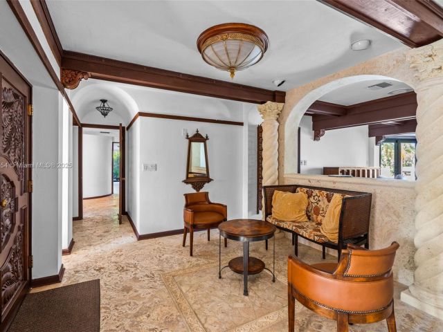 Продажа дома по адресу 800 Diplomat Pkwy - фото 6158096