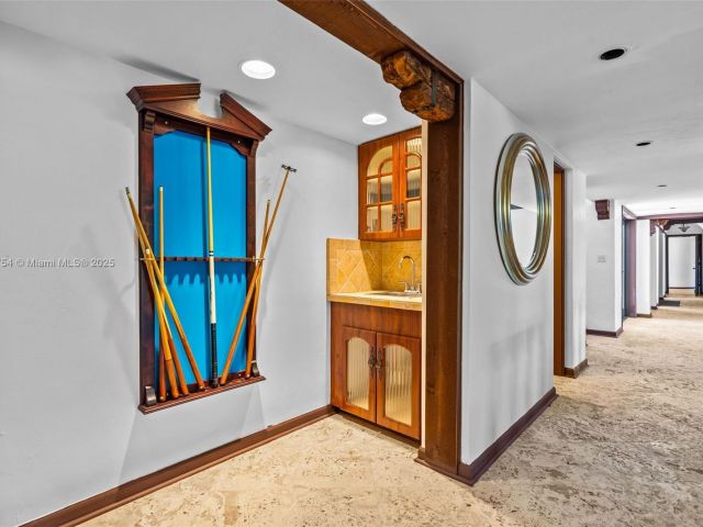 Продажа дома по адресу 800 Diplomat Pkwy - фото 6158097