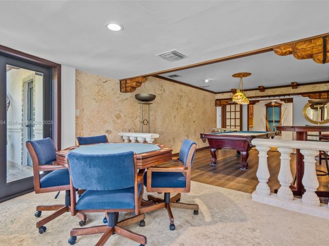 Продажа дома по адресу 800 Diplomat Pkwy - фото 6158100