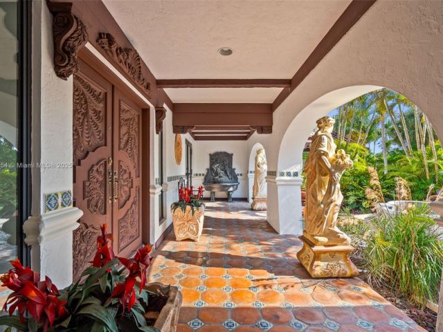 Продажа дома по адресу 800 Diplomat Pkwy - фото 6158106