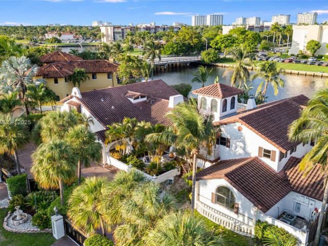 Продажа дома по адресу 800 Diplomat Pkwy - фото 6158107