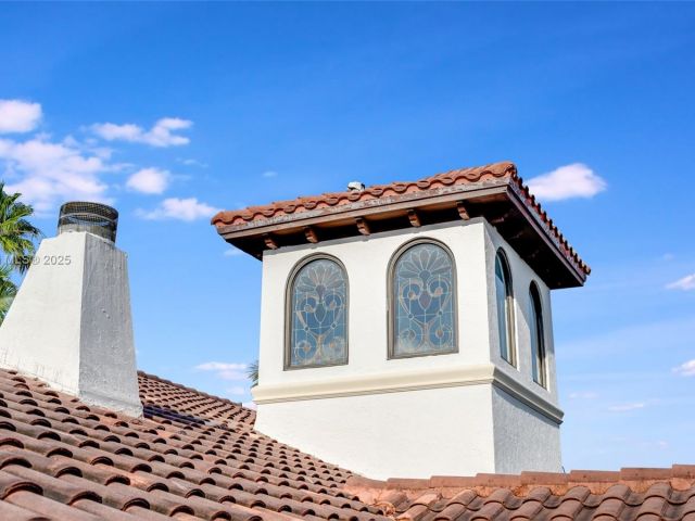 Продажа дома по адресу 800 Diplomat Pkwy - фото 6158108