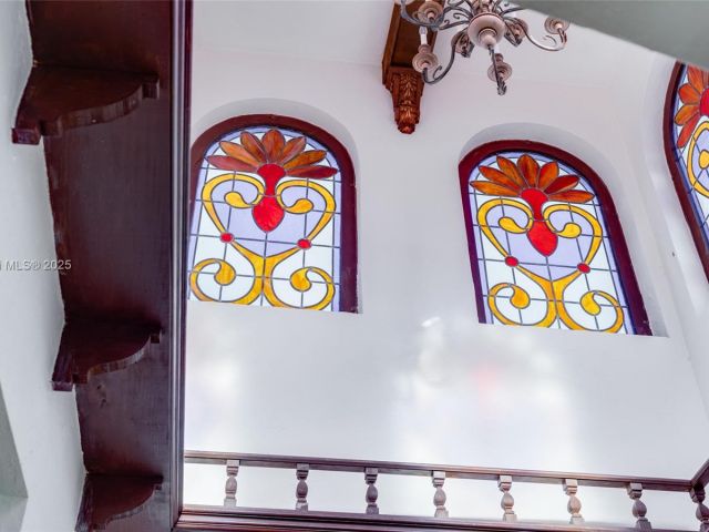 Продажа дома по адресу 800 Diplomat Pkwy - фото 6158110