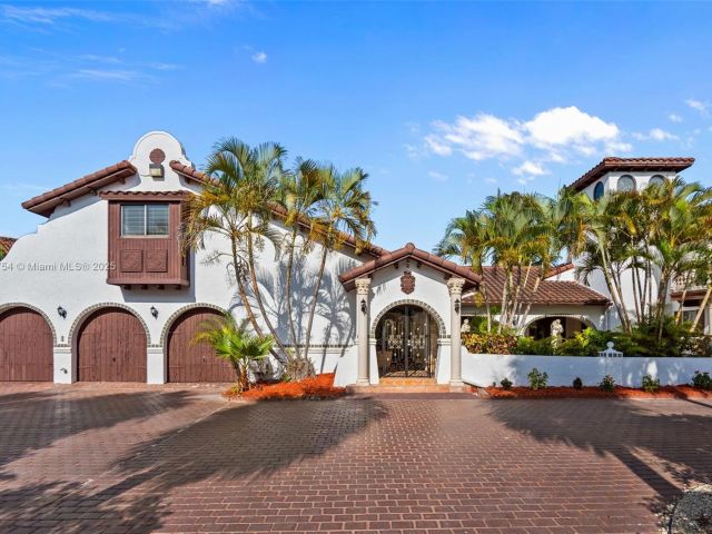 Продажа дома по адресу 800 Diplomat Pkwy - фото 6158114