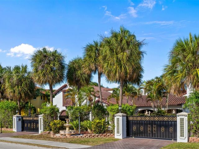 Продажа дома по адресу 800 Diplomat Pkwy - фото 6158115