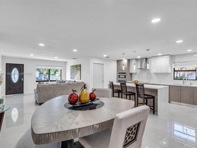 Продажа дома по адресу 7100 Mcclellan St - фото 6161057