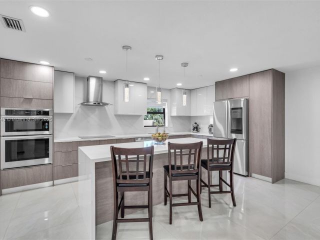 Продажа дома по адресу 7100 Mcclellan St - фото 6161058