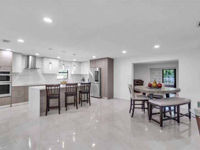 Продажа дома по адресу 7100 Mcclellan St - фото 6161059