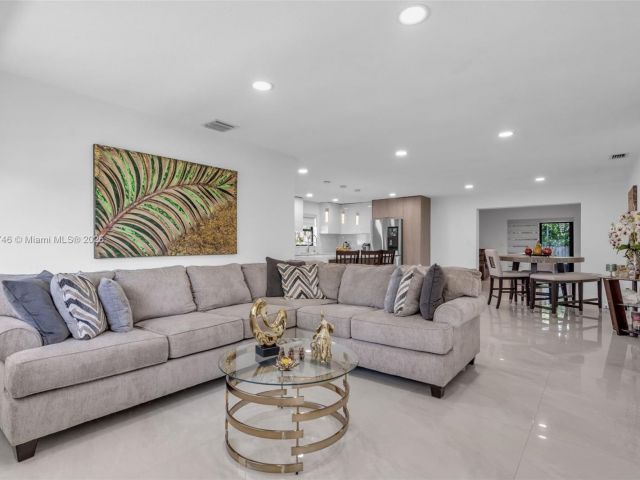 Продажа дома по адресу 7100 Mcclellan St - фото 6161060