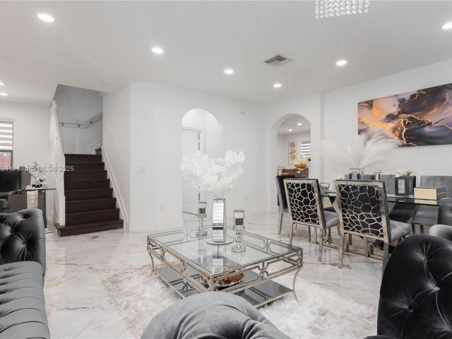 Продажа дома по адресу 8885 NW 100th Pl - фото 6159827