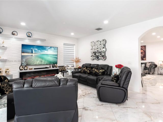 Продажа дома по адресу 8885 NW 100th Pl - фото 6159830