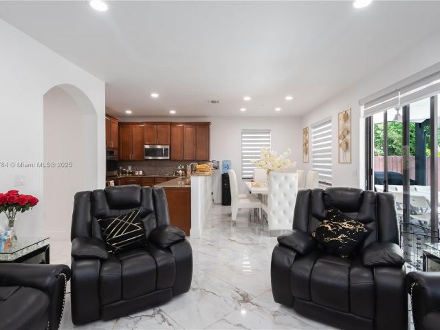 Продажа дома по адресу 8885 NW 100th Pl - фото 6159831