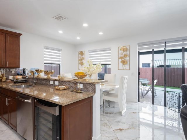 Продажа дома по адресу 8885 NW 100th Pl - фото 6159832