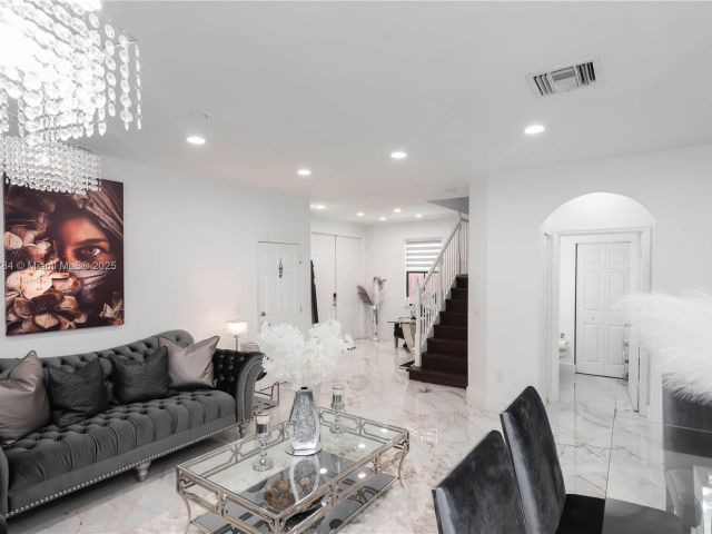 Продажа дома по адресу 8885 NW 100th Pl - фото 6159834