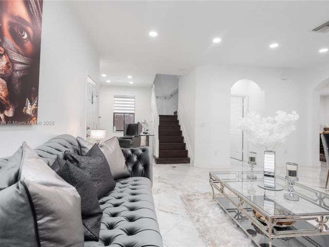 Продажа дома по адресу 8885 NW 100th Pl - фото 6159835