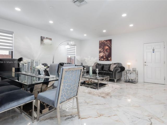 Продажа дома по адресу 8885 NW 100th Pl - фото 6159836