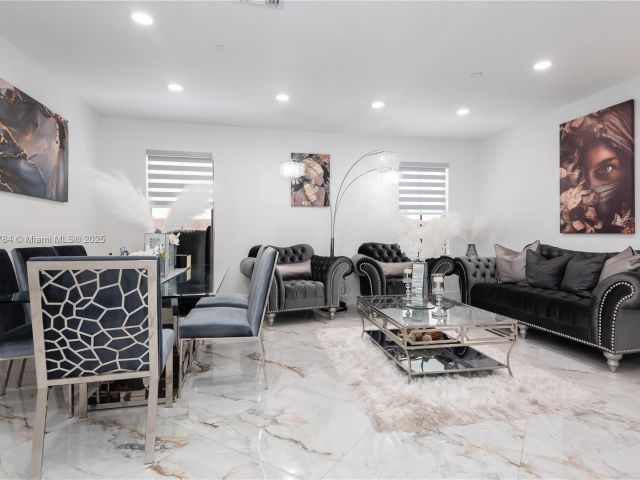 Продажа дома по адресу 8885 NW 100th Pl - фото 6159837