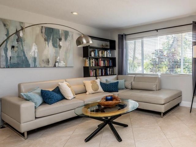 Дом в аренду по адресу 1841 SE 6th Street - фото 6187002