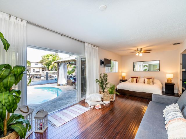 Дом в аренду по адресу 1841 SE 6th Street - фото 6187008