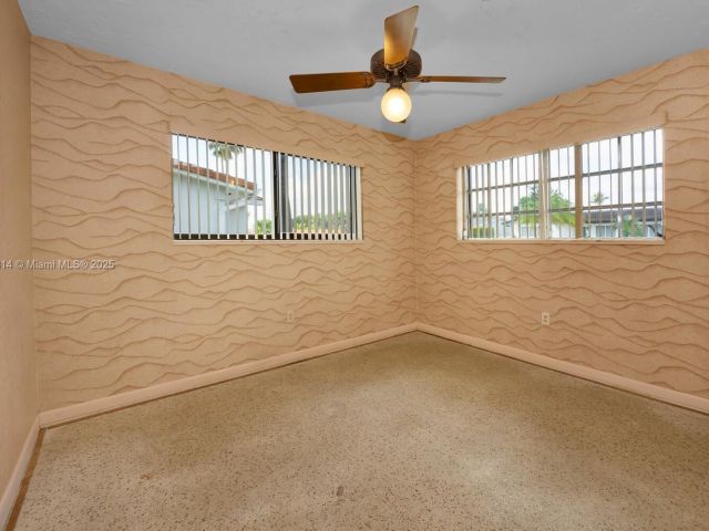 Продажа дома по адресу 5025 SW 90th Ct - фото 6160503