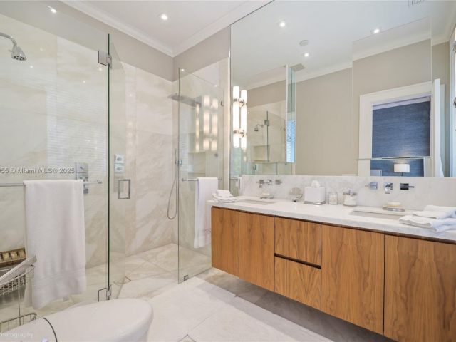 Продажа дома по адресу 647 Almeria Ave - фото 6174516