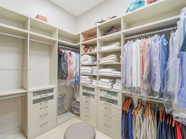 Продажа дома по адресу 647 Almeria Ave - фото 6174517