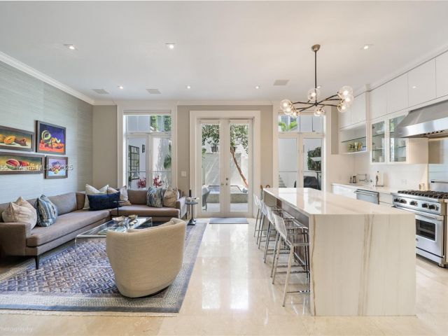 Продажа дома по адресу 647 Almeria Ave - фото 6174521