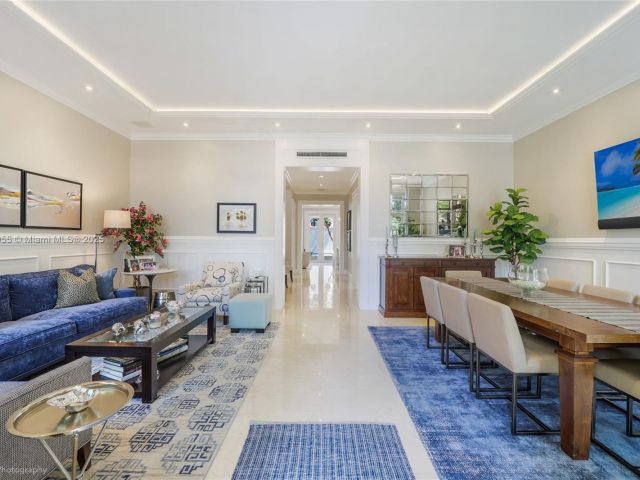 Продажа дома по адресу 647 Almeria Ave - фото 6174524