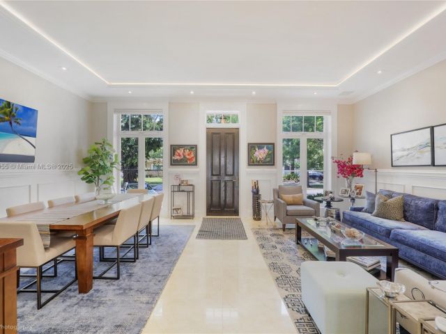 Продажа дома по адресу 647 Almeria Ave - фото 6174525