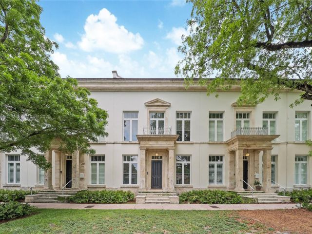 Продажа дома по адресу 647 Almeria Ave - фото 6174529