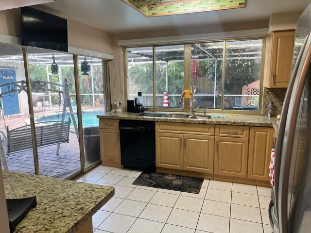 Продажа дома по адресу 7110 SW 11th St - фото 6160468