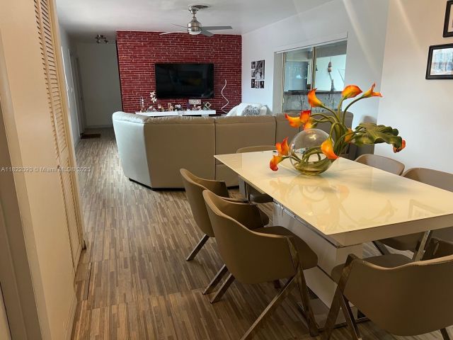 Продажа дома по адресу 7110 SW 11th St - фото 6160474