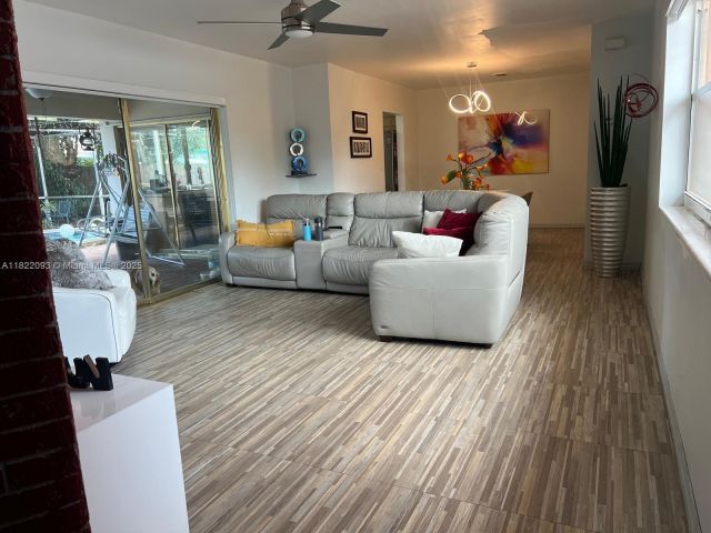 Продажа дома по адресу 7110 SW 11th St - фото 6160475