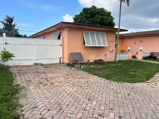 Продажа дома по адресу 7110 SW 11th St - фото 6160477