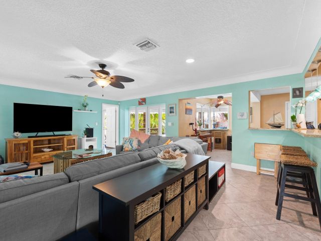 Продажа дома по адресу 1098 SW 2nd Street - фото 6162765