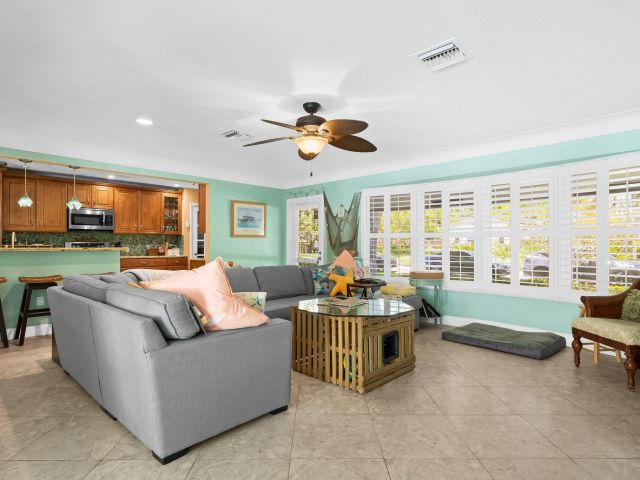 Продажа дома по адресу 1098 SW 2nd Street - фото 6162767