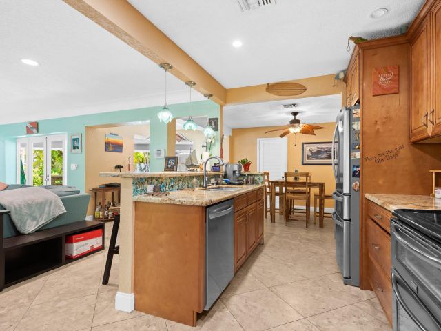 Продажа дома по адресу 1098 SW 2nd Street - фото 6162769