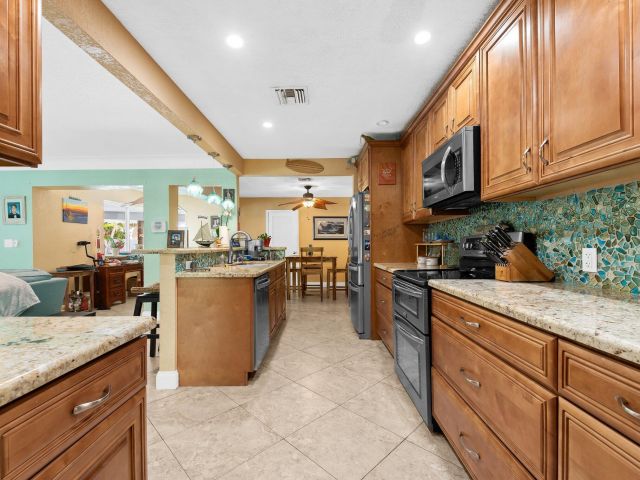 Продажа дома по адресу 1098 SW 2nd Street - фото 6162770