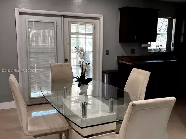 Продажа дома по адресу 7151 Pershing St - фото 6161345