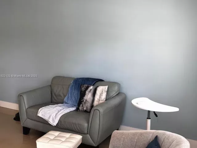 Продажа дома по адресу 7151 Pershing St - фото 6161347