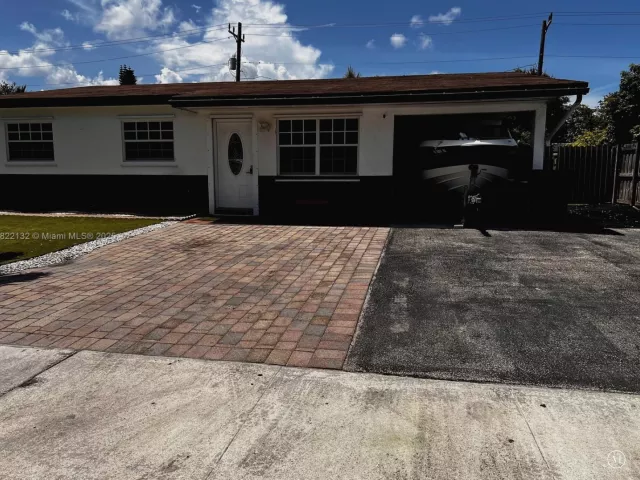 Продажа дома по адресу 7151 Pershing St - фото 6161350