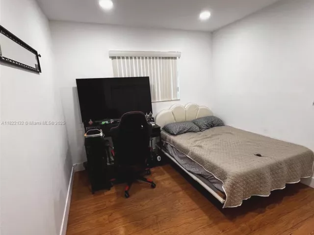 Продажа дома по адресу 7151 Pershing St - фото 6161335