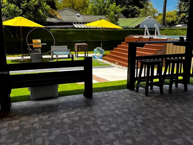 Продажа дома по адресу 7151 Pershing St - фото 6161353