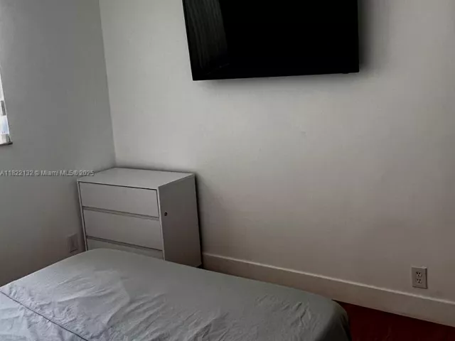 Продажа дома по адресу 7151 Pershing St - фото 6161336