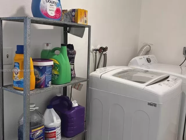 Продажа дома по адресу 7151 Pershing St - фото 6161340